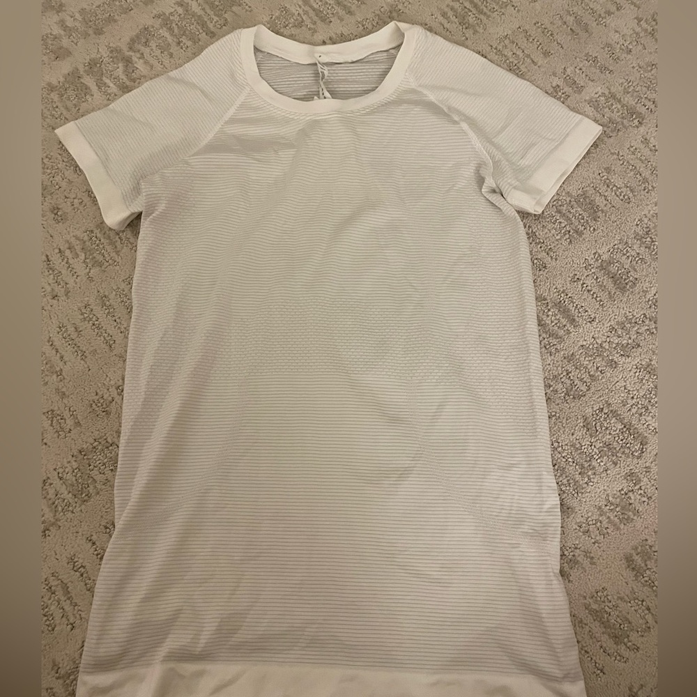 Lululemon swiftly tech short sleeve